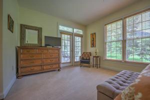 11aView-out-of-King-Bedroom