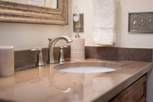 14Master-Bath