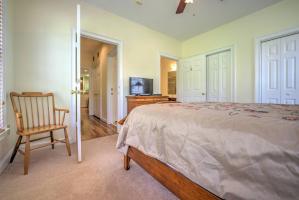 17Queen-Bedroom-View-2