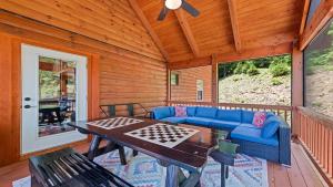 Screened-Porch-Space-Seating
