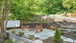 View-2-of-Patio-Fire-Pit-and-Outdoor-Movie-Screen