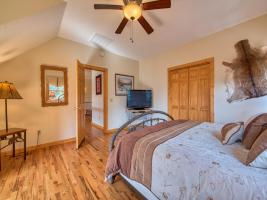 Appalachian-View-Bedroom-2-Facing-Loft