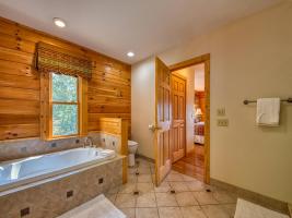 Appalachian-View-Master-Bathroom-Tub