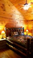 Bear Pause Cabin, Big Bear Room (Bedroom 1)