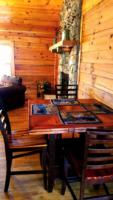 Bear Pause Cabin, Dining Area