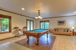 Pool-Table-and-Game-Room