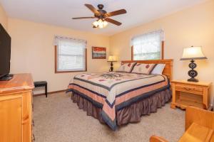 15-Downstairs-King-Primary-Bedroom