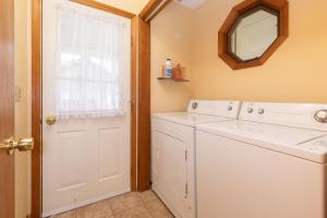 18-Laundry-Room