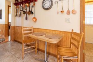 19-Kitchen-DIning-Area