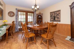22-View-to-Dining-Area