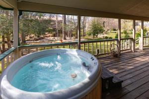8-Hot-Tub-View