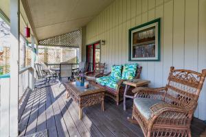 9-Long-View-of-Covered-Porch