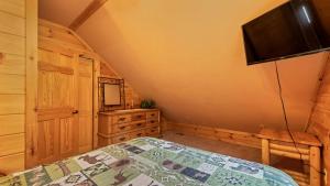 Upstairs-Queen-Bedroom-View-2