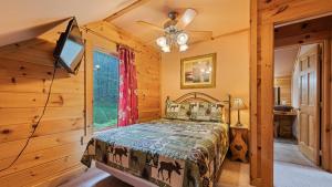 Upstairs-Queen-Bedroom