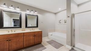 Master-Bath-with-Tub-and-Shower