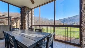 Screened-In-Porch-with-Golf-Course-View