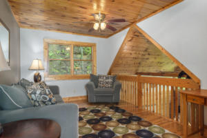 Laurel View Lodge Loft - Sitting Room Side