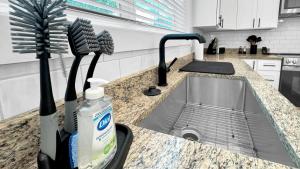 15-Deep-Sink-and-Fixtures