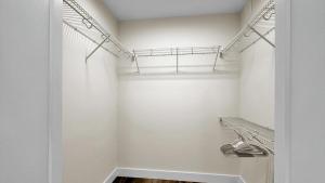20-Large-Primary-Closet
