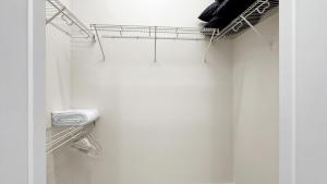 21-Second-Large-Closet