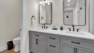 22-Primary-Bath-Vanity