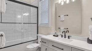 36-Upstairs-Guest-Bath