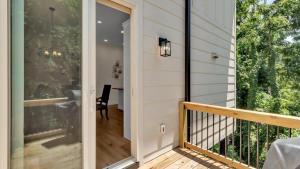 38-Entrance-to-Back-Deck