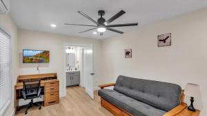 43-Office-Area-with-TV