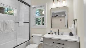 46-Office-Full-Bath-View-2