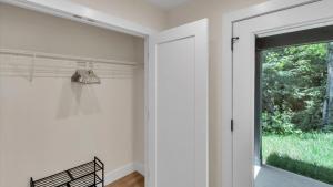 5-Foyer-with-Closet-Space