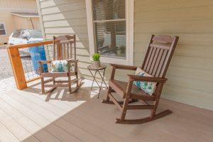 Minnies-Front-Porch-2