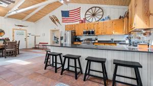 Breakfast-Bar-into-Kitchen