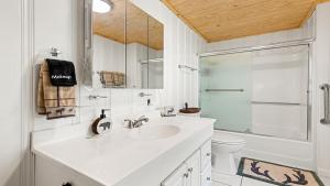 Primary-Bath-Ensuite