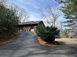 Approach-to-the-Scenic-Serenity-Maggie-Valley