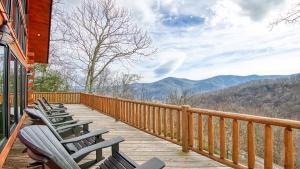 Deck-with-View-of-Mountains
