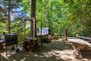 Hot-Tub-Deck-with-Charcoal-Grill