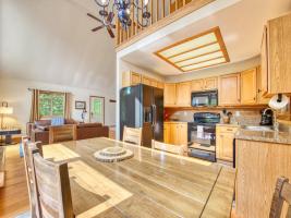 Kitchen-and-Breakfast-Bar