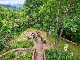 Walkway-Down-to-Firepit