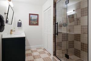 Lower-Floor-Guest-Bath